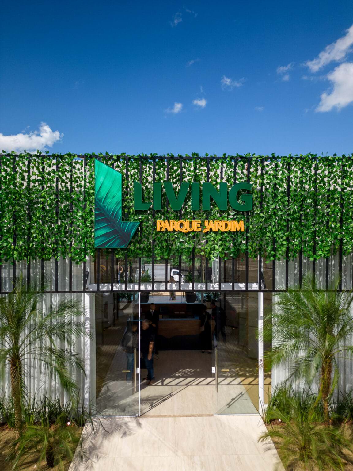 Stand de vendas Parque Living Jardim – La Rous Studio, projeto de fotografia da OBSCVRA